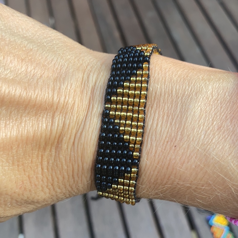 Black and gold beaded bracelet